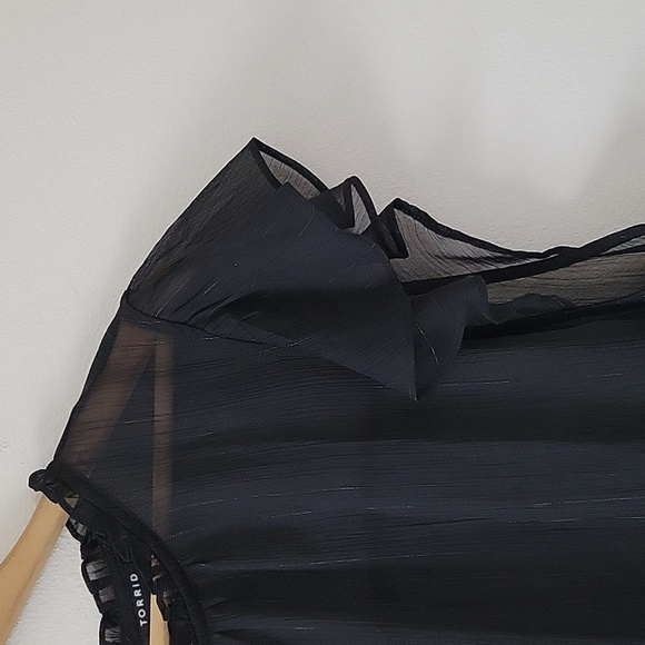 Torrid Black Sheer Short Sleeve Ruffle Neck Blouse Size 2X - Picture 3 of 8